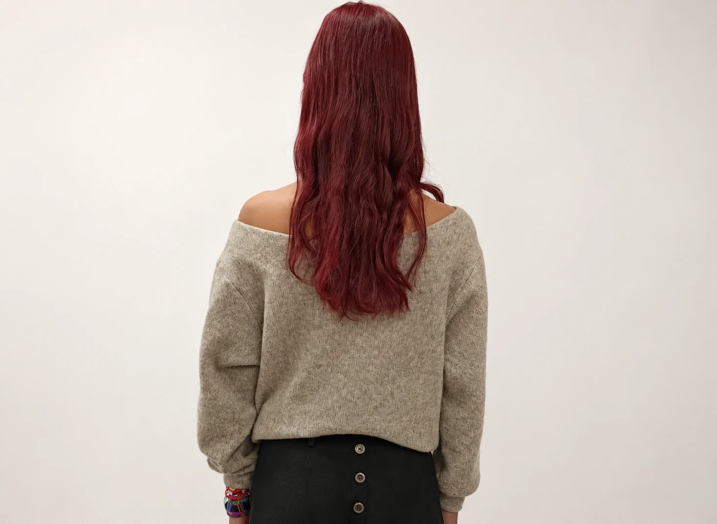 Pull Carole taupe, détail du dos et des manches sans boutons