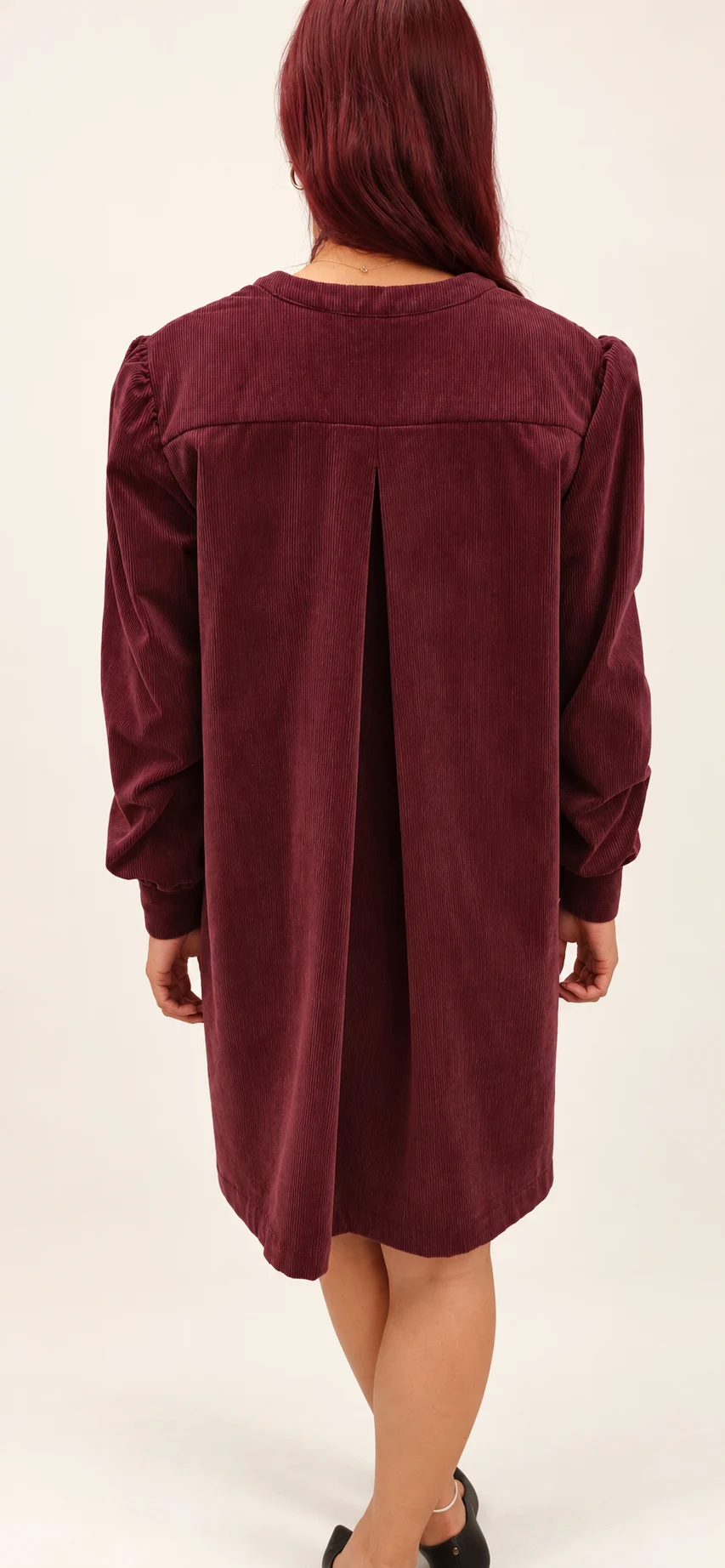 Robe Nina bordeaux, pli creux au dos